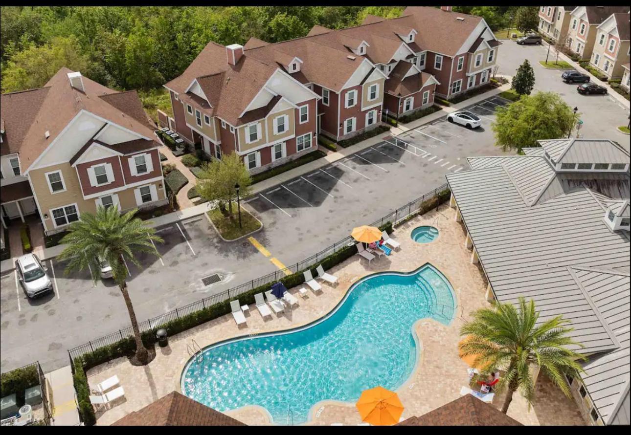 4br Retreat Gated With Pool & Hot Tub Holiday home
