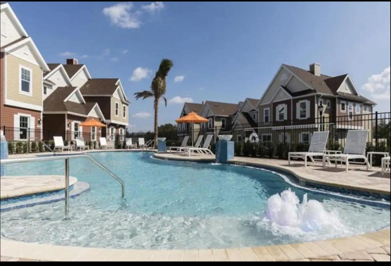 4br Retreat Gated With Pool & Hot Tub *
