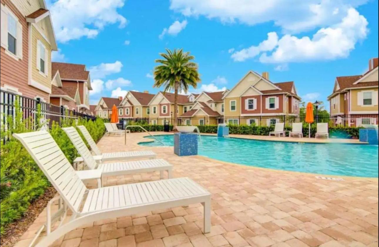 4br Retreat Gated With Pool & Hot Tub Orlando