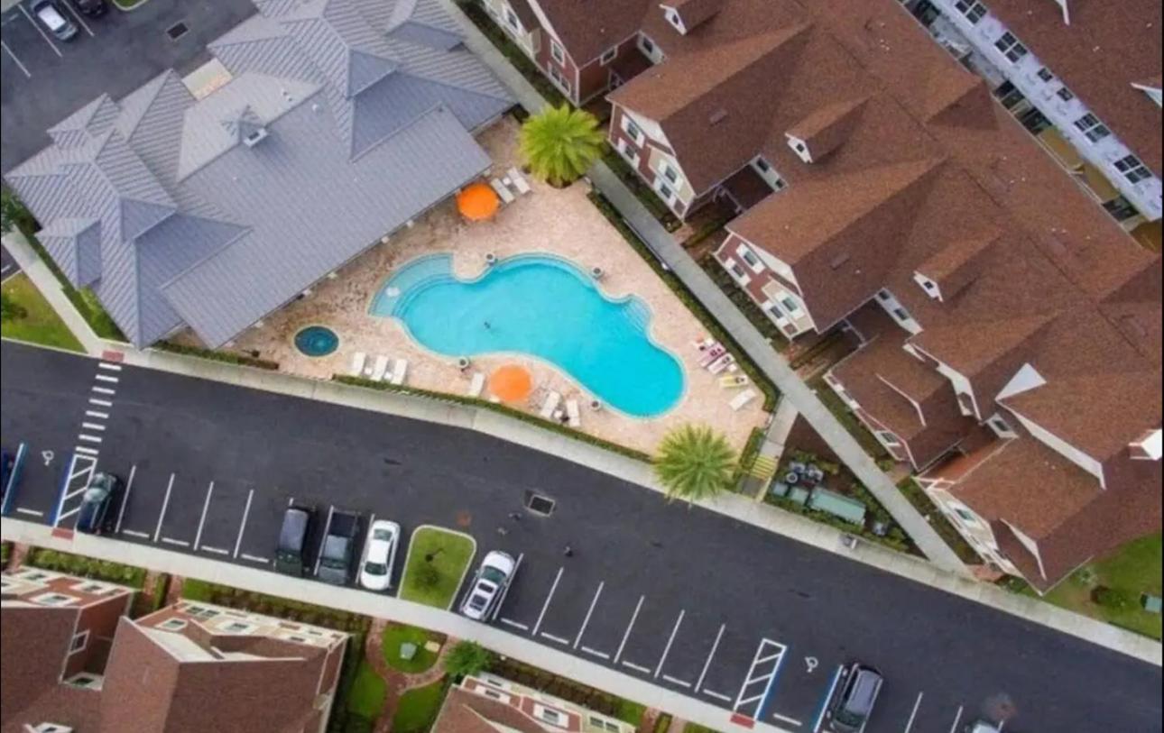 4br Retreat Gated With Pool & Hot Tub Orlando
