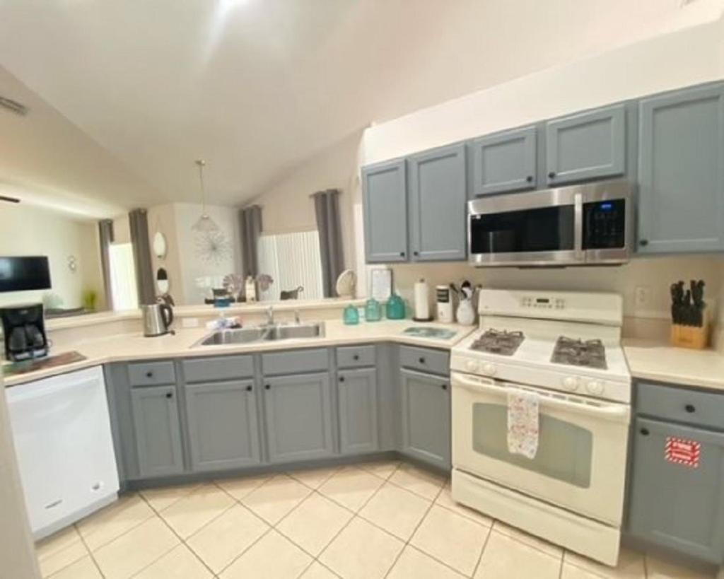 #196-fantastic 6 Bed With Own Private Pool And With No Rear Neighbors Orlando