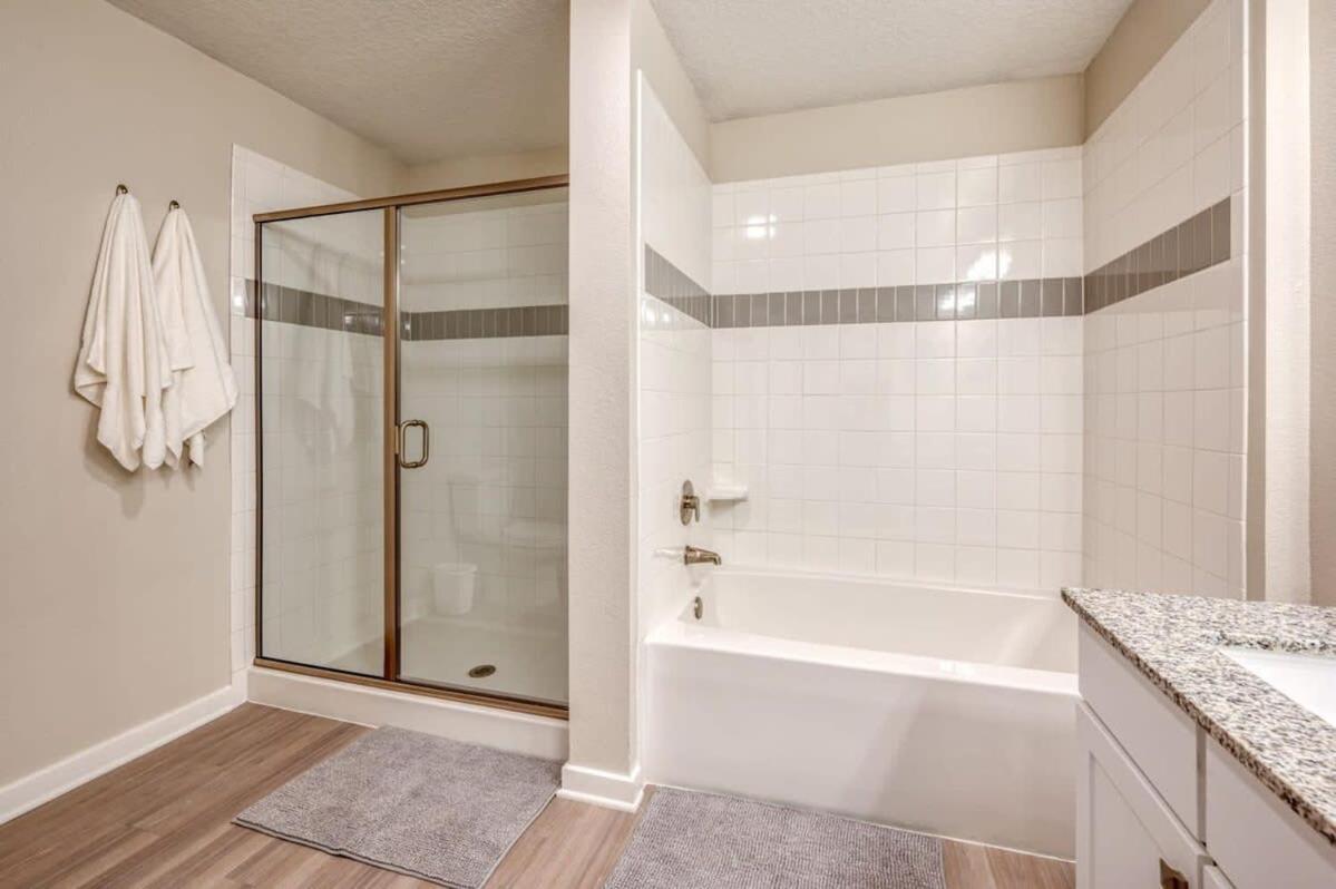 Prime Location-spacious For 8 Guests Apartment