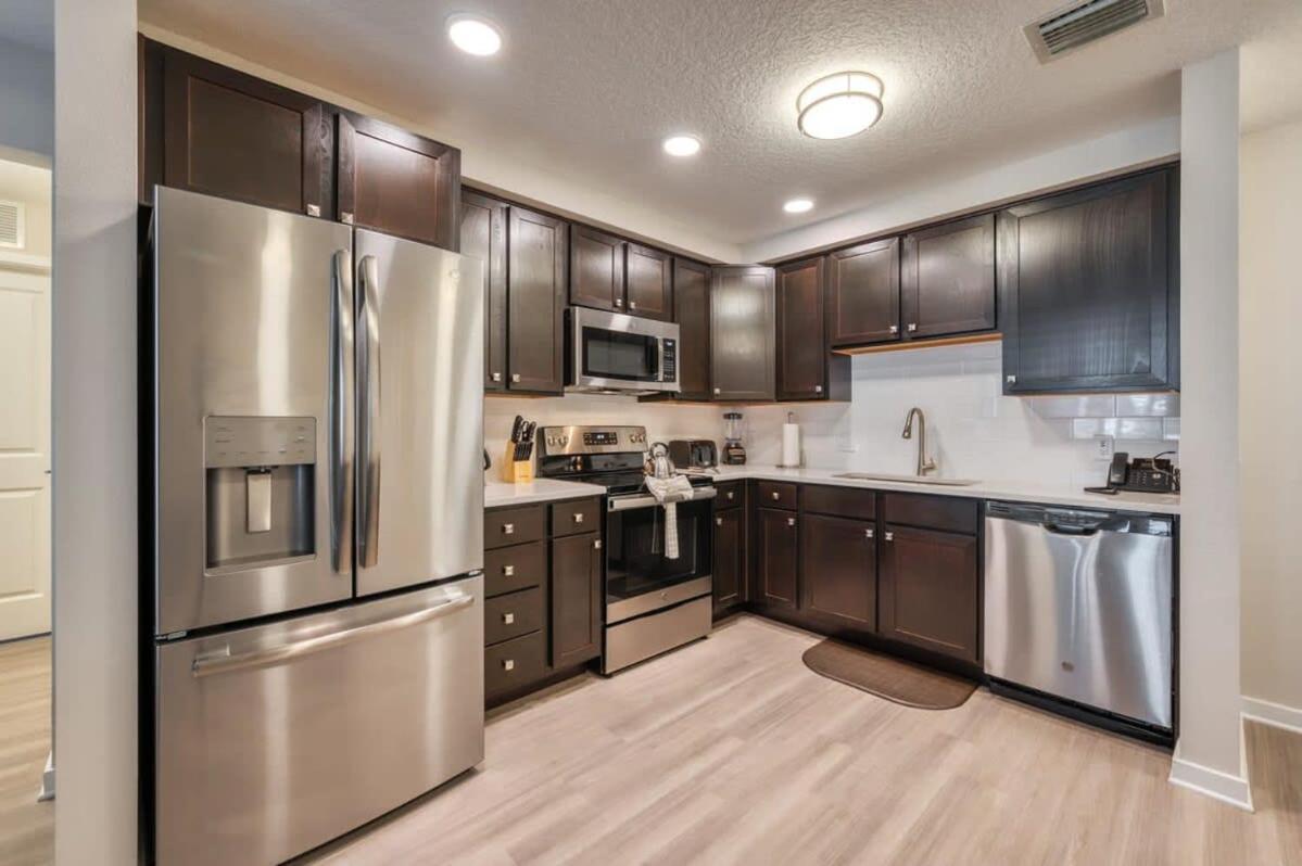 Prime Location-spacious For 8 Guests Apartment