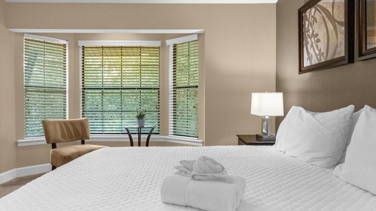 Luxury Townhome - 5 Minutes To