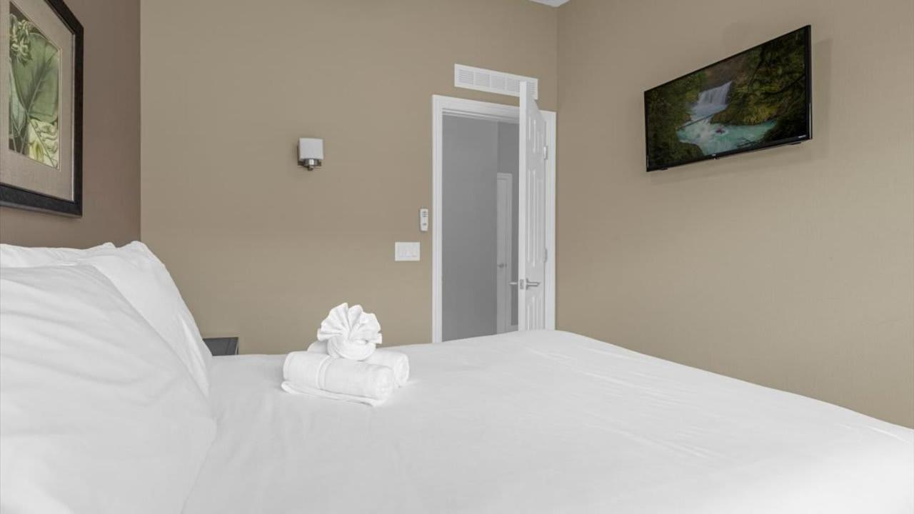 Luxury Townhome - 5 Minutes To Holiday home Orlando