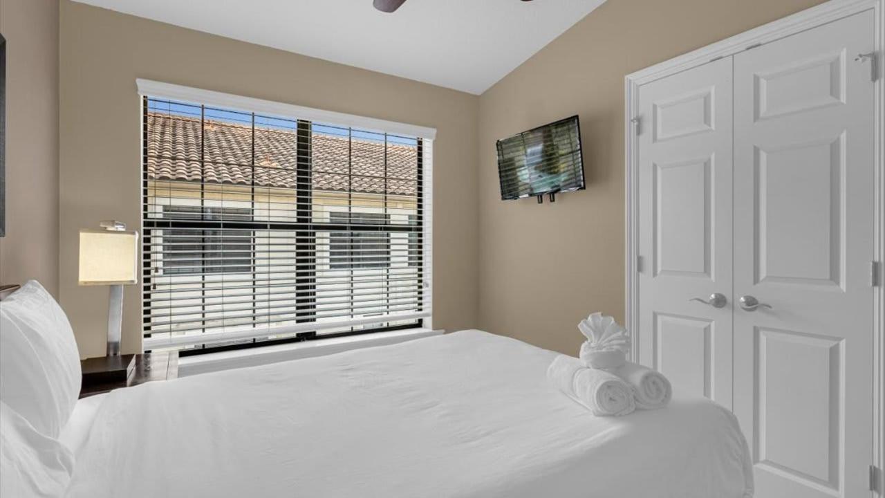 Luxury Townhome - 5 Minutes To