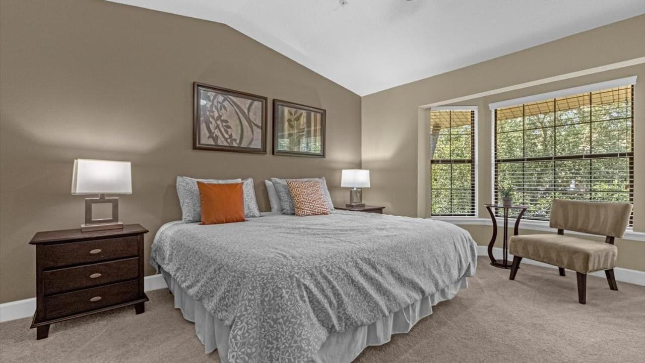 Luxury Townhome - 5 Minutes To Holiday home