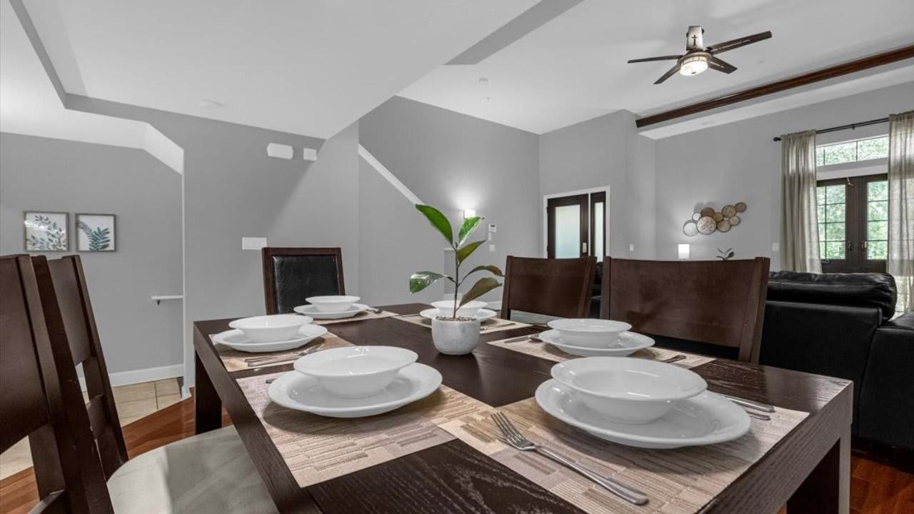 Luxury Townhome - 5 Minutes To Holiday home Orlando