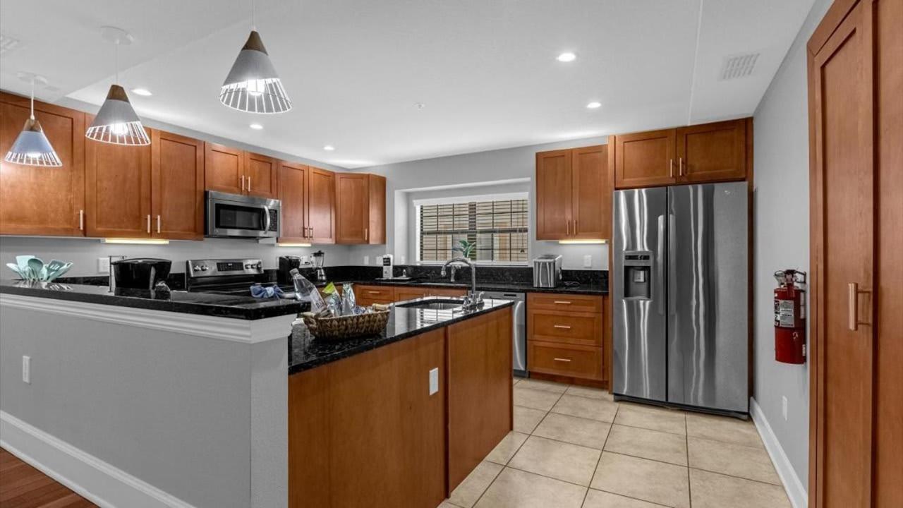 Luxury Townhome - 5 Minutes To *