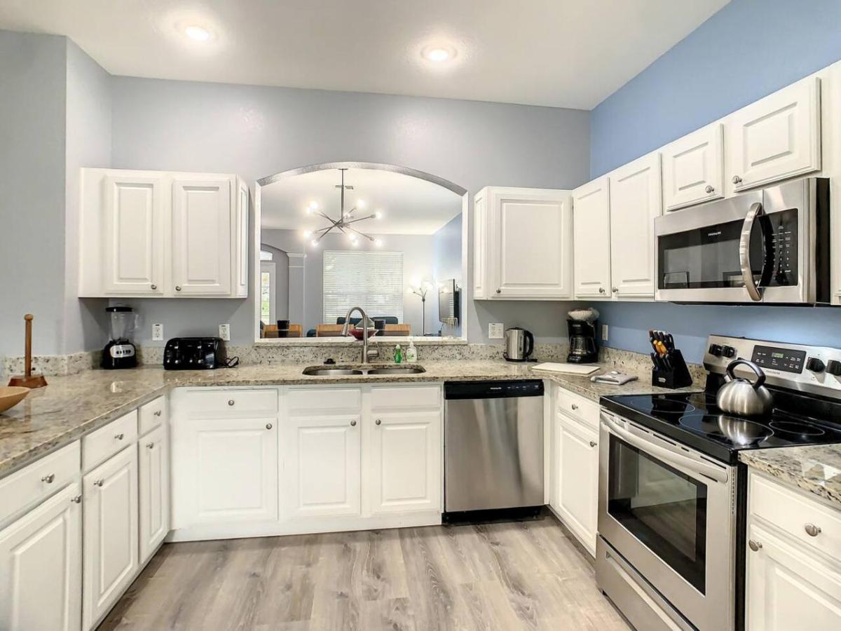 Windsor Hills Star Wars, Frozen, Mickey 2mi Holiday home Orlando