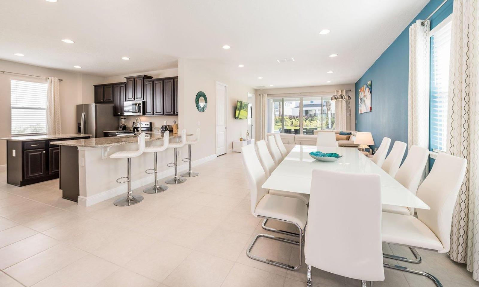 Airy 6 Bdrm Abode With Theater In Encore
