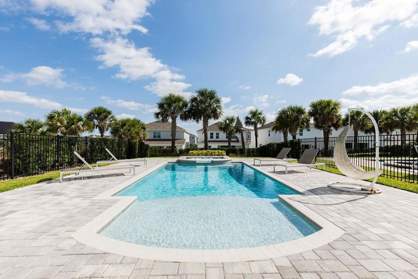 Vibrant 5 Bdrm With Private Pool In Encore
