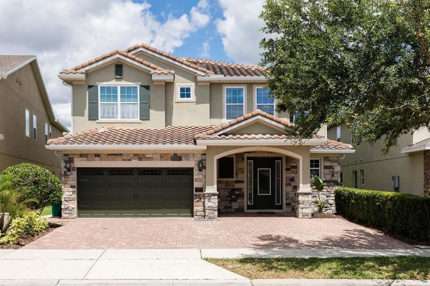 Polished Sleek 9 Bdrm With Backyard Pool At Encore