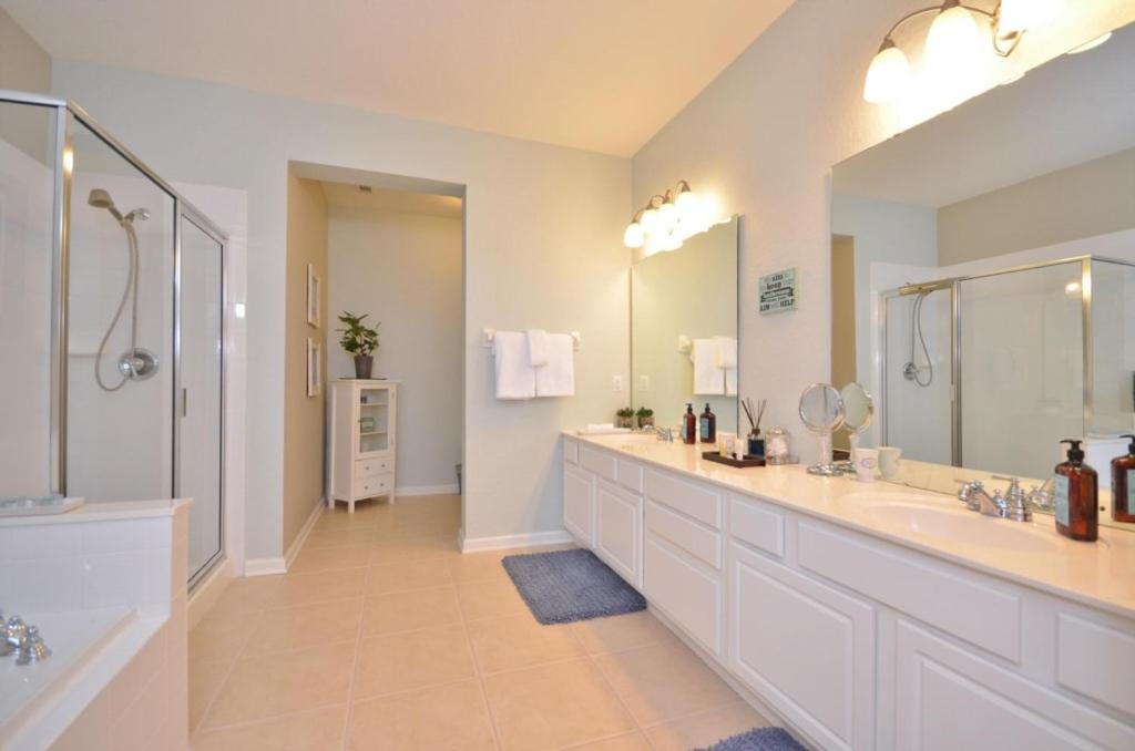 Apartment Beautiful Modern Condo, Near Parks-2012 Orlando