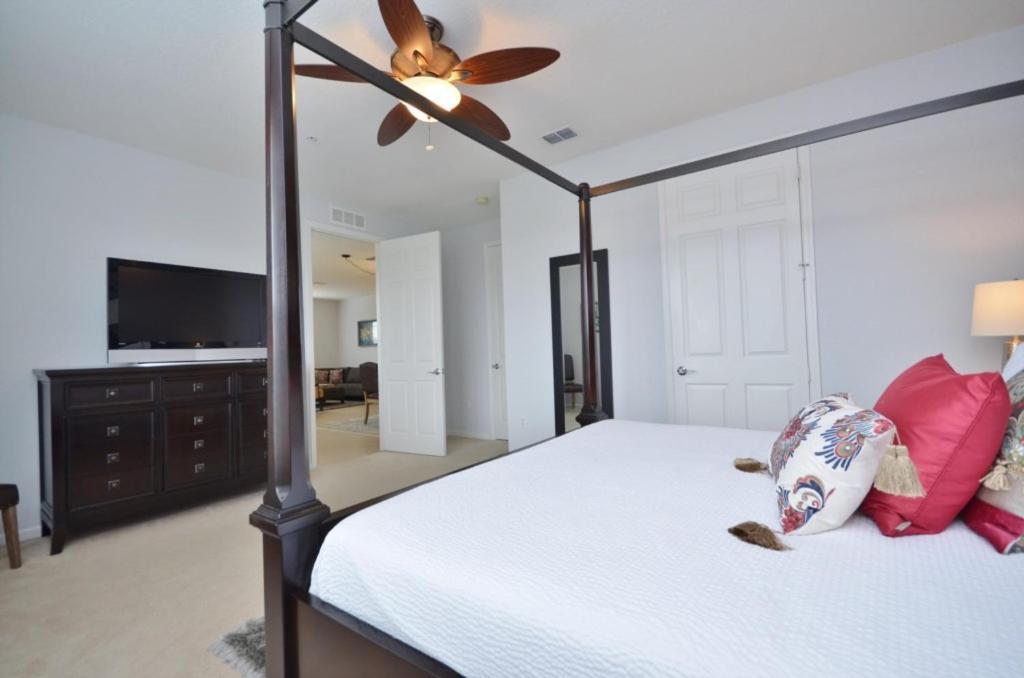 Beautiful Modern Condo, Near Parks-2012 Orlando