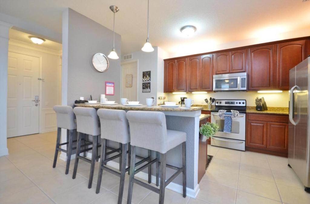 Apartment Beautiful Modern Condo, Near Parks-2012