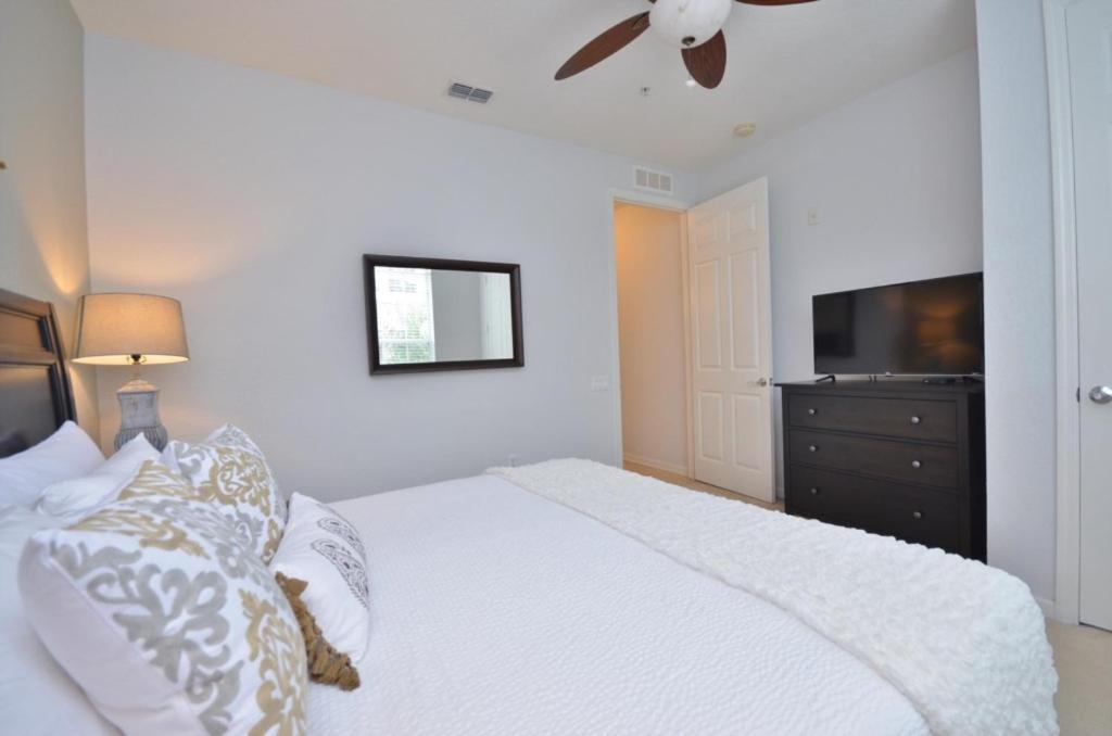 Apartment Beautiful Modern Condo, Near Parks-2012 Orlando