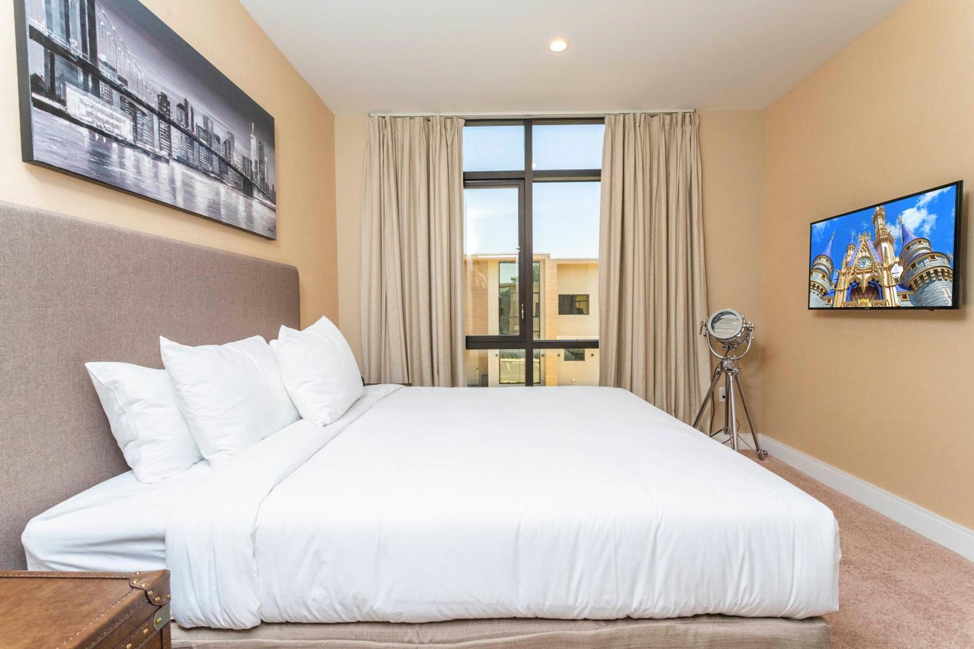 Luxury 3beds And 3ba 2 Miles From