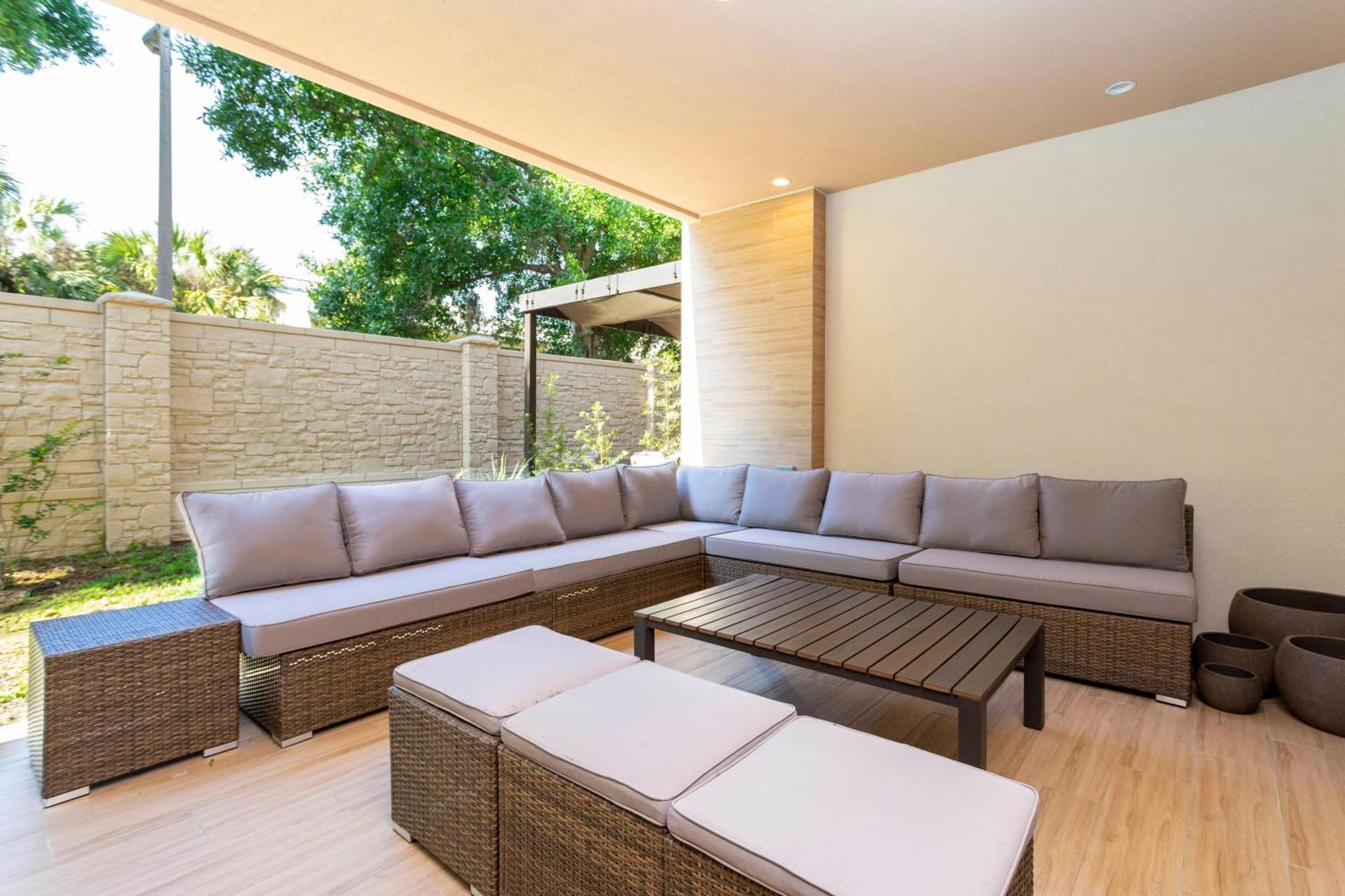 Holiday home Luxury 3beds And 3ba 2 Miles From *