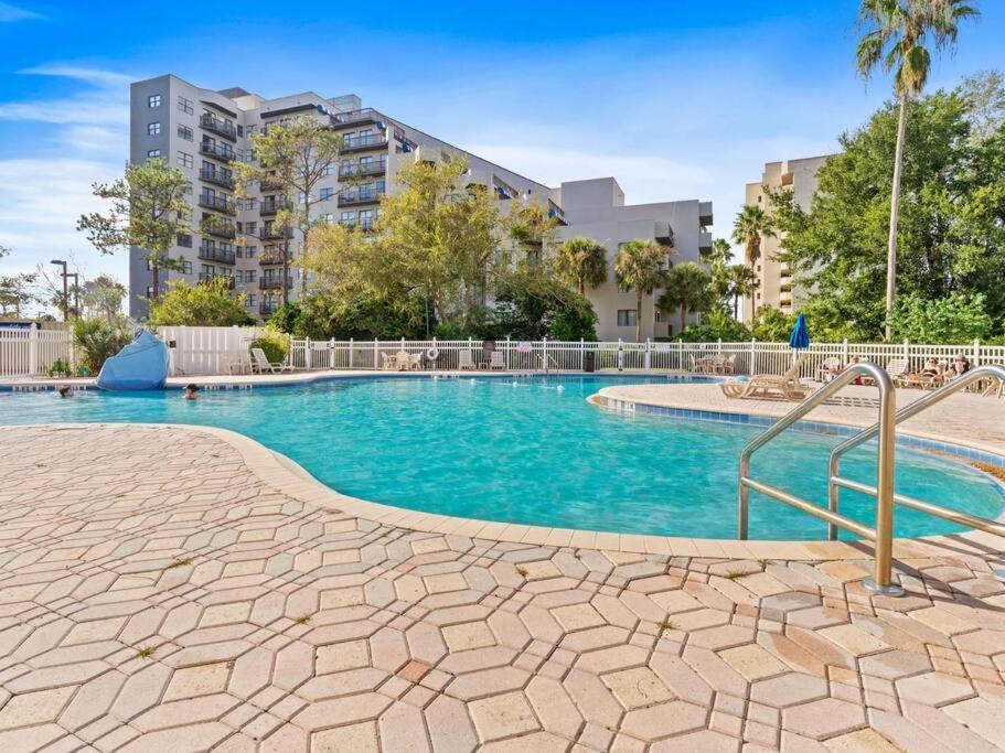 Apartment 6165 Cozy 3 Min Universal *
