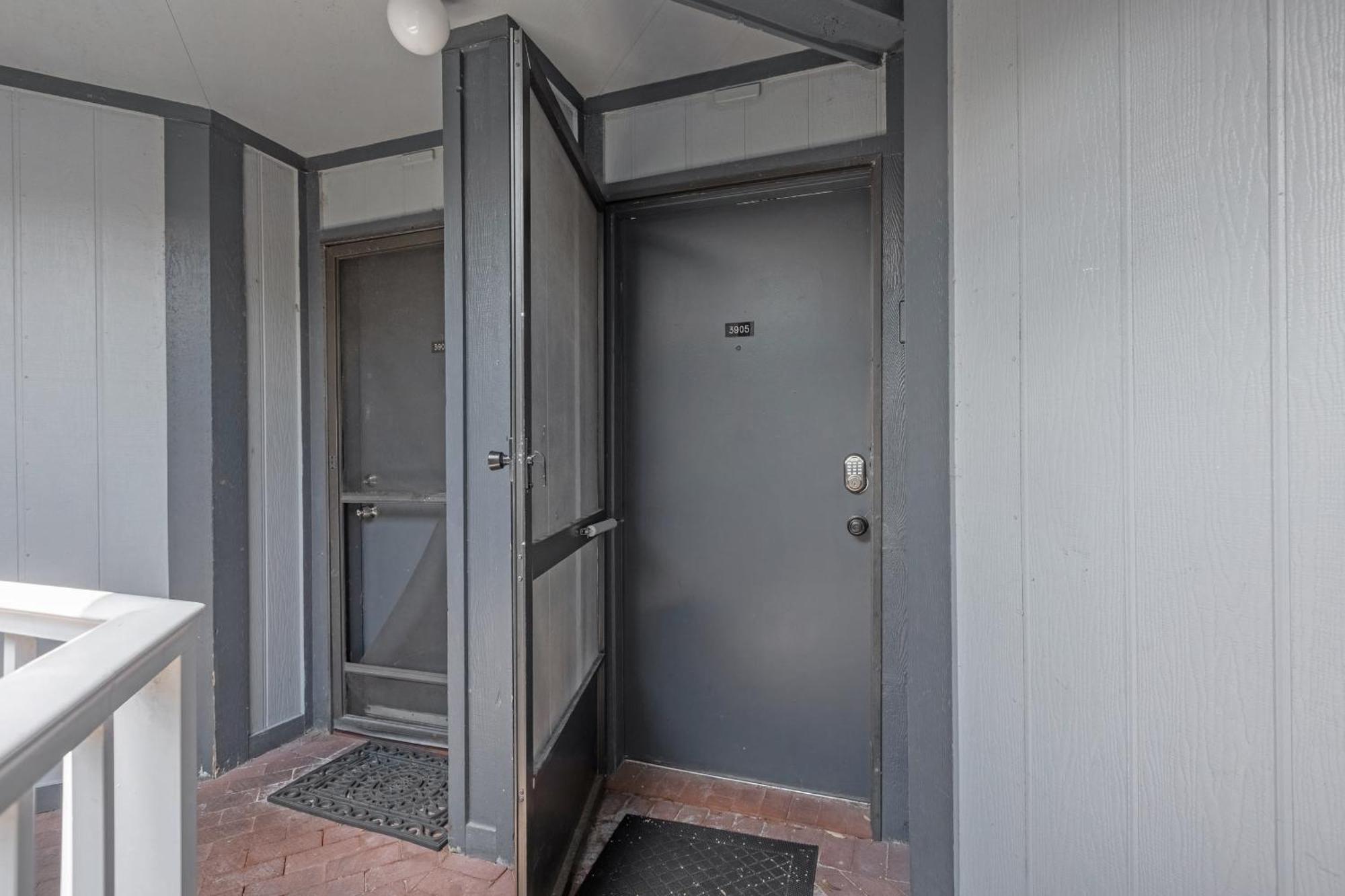 Modern Cozy 2br Near