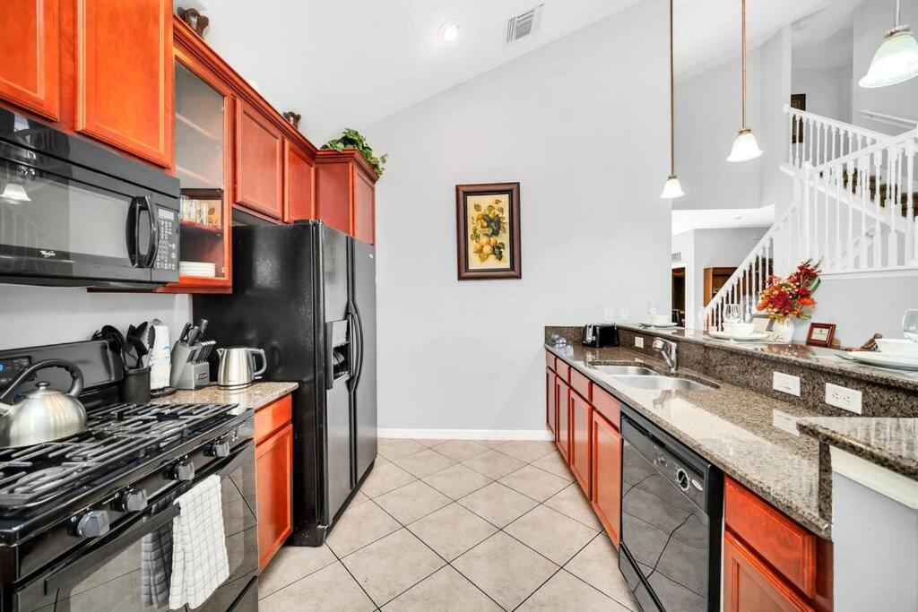 Beautiful 6br Near