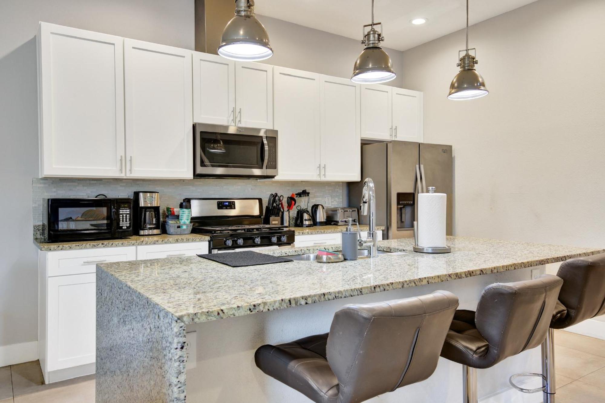 Elegant Urban Townhouse - Super Close To Disney! Holiday home