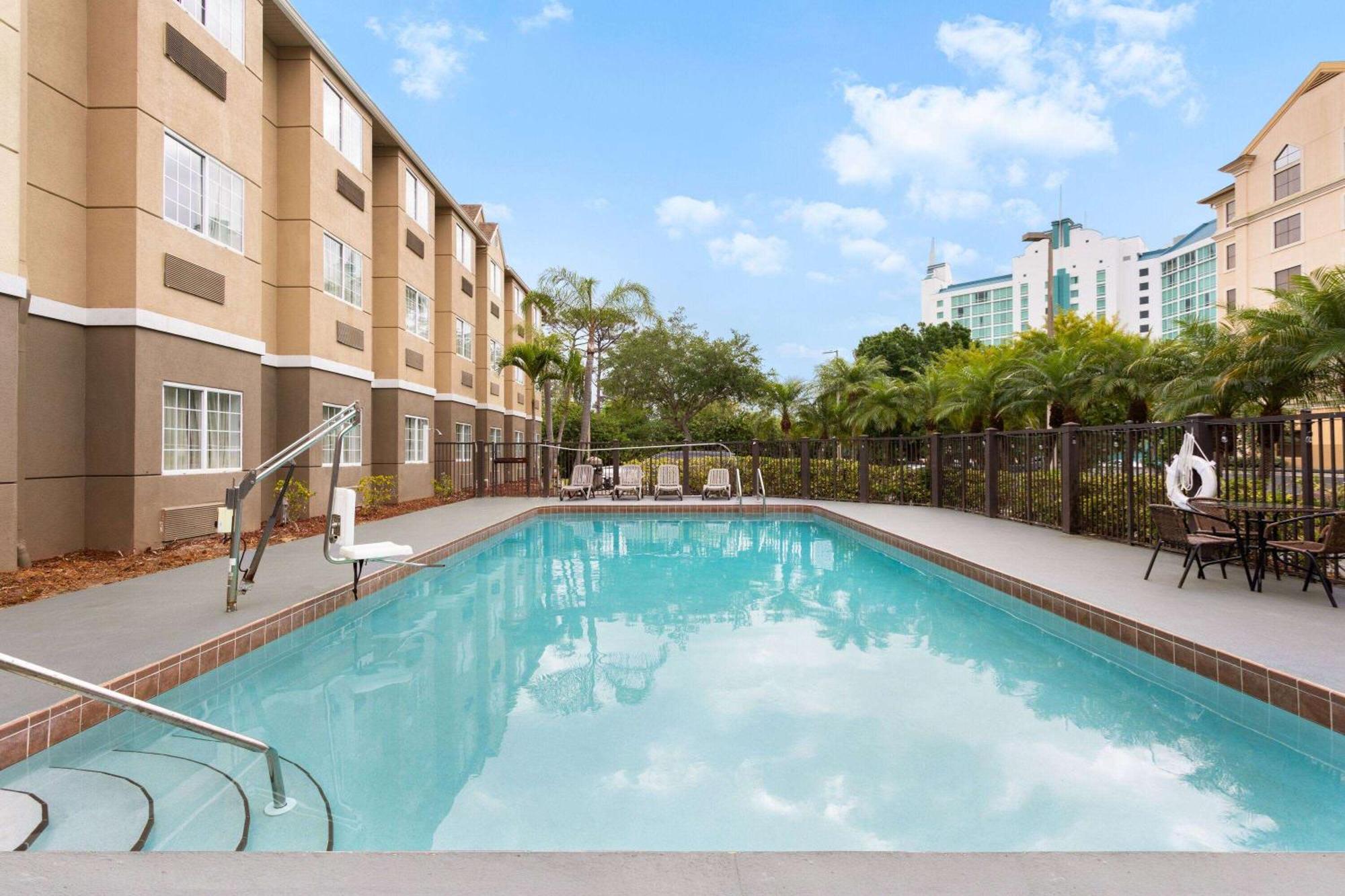 Baymont By Wyndham Orlando-international Dr-universal Blvd 2* Orlando