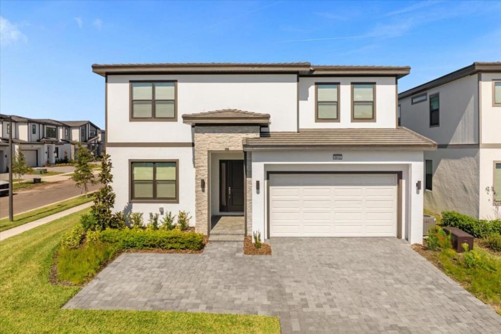 8 Bedrooms- 8 Bathrooms- Paradiso Grande 5912 Hs *