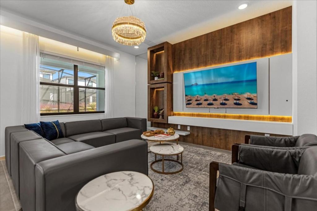 8 Bedrooms- 8 Bathrooms- Paradiso Grande 5912 Hs