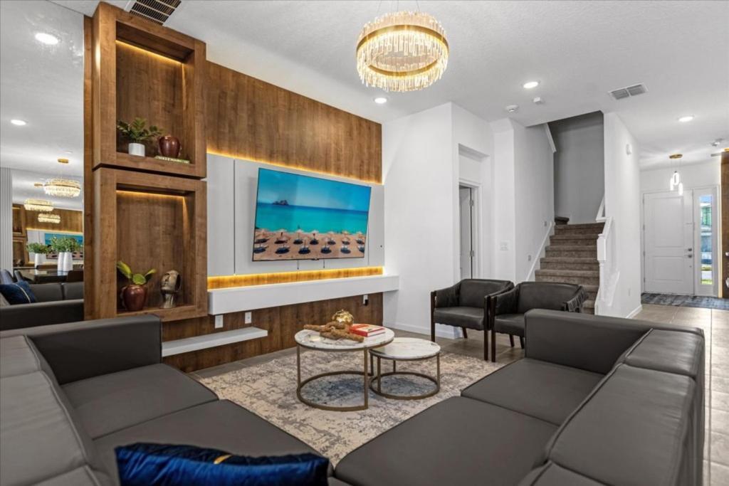 8 Bedrooms- 8 Bathrooms- Paradiso Grande 5912 Hs *