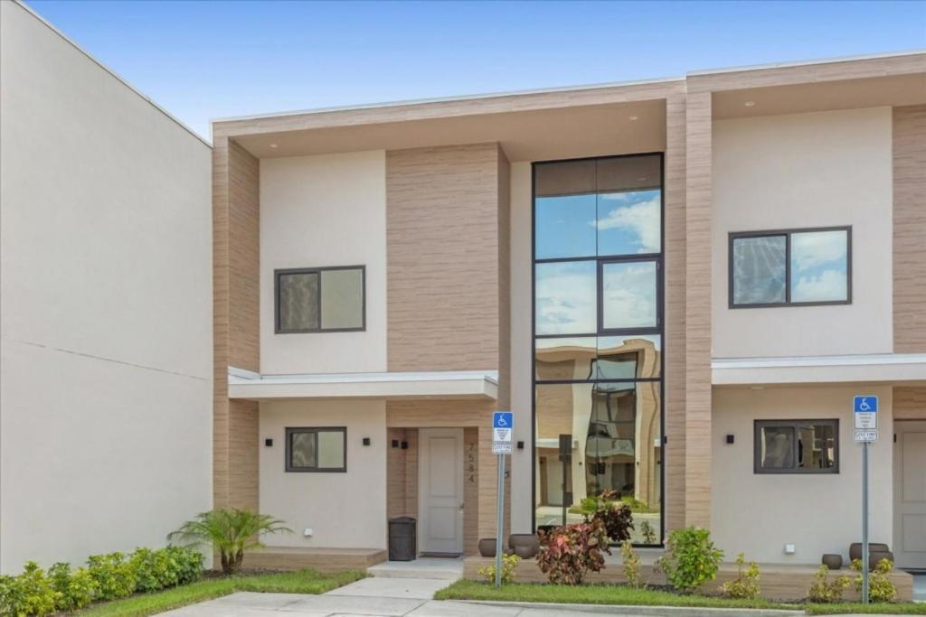 3 Bedrooms- 3,5 Bathrooms- Magic Village 7584 Bd Holiday home