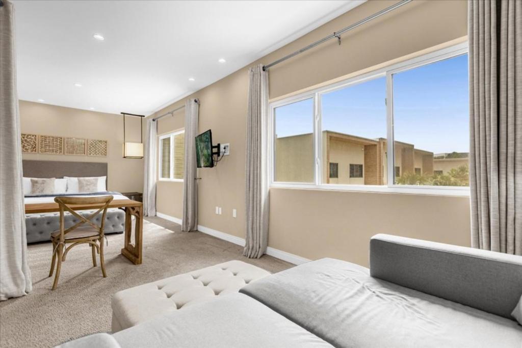 3 Bedrooms- 3,5 Bathrooms- Magic Village 7584 Bd