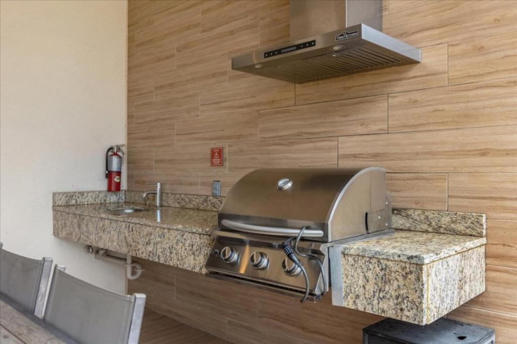3 Bedrooms- 3,5 Bathrooms- Magic Village 7584 Bd *