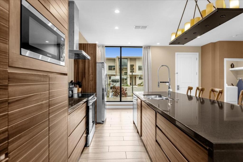 3 Bedrooms- 3,5 Bathrooms- Magic Village 7584 Bd