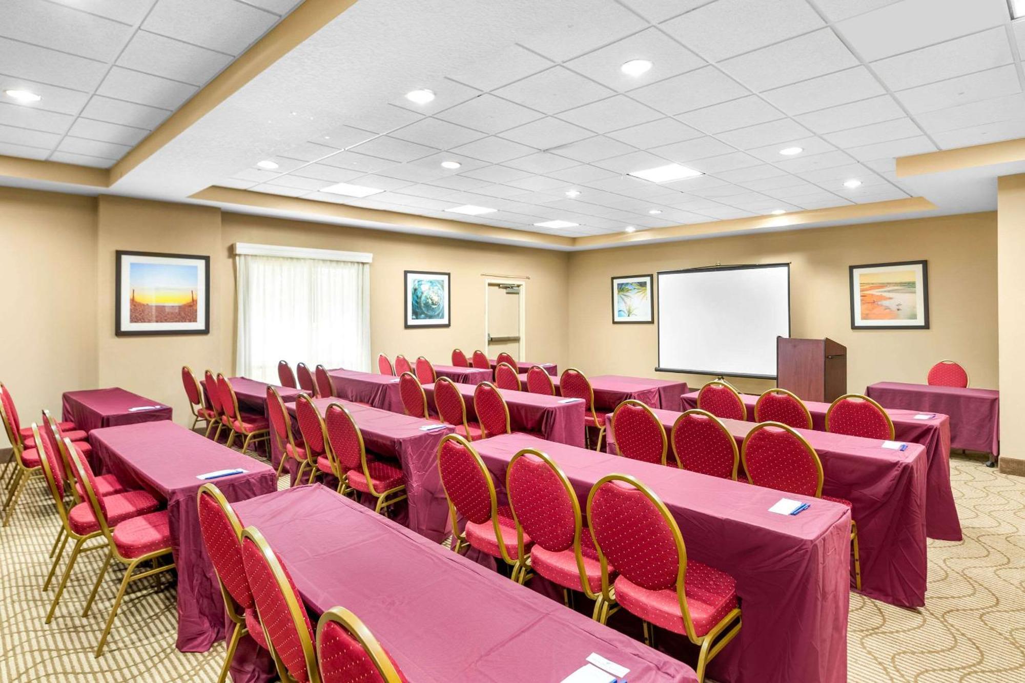 Hotel Comfort Airport 3*