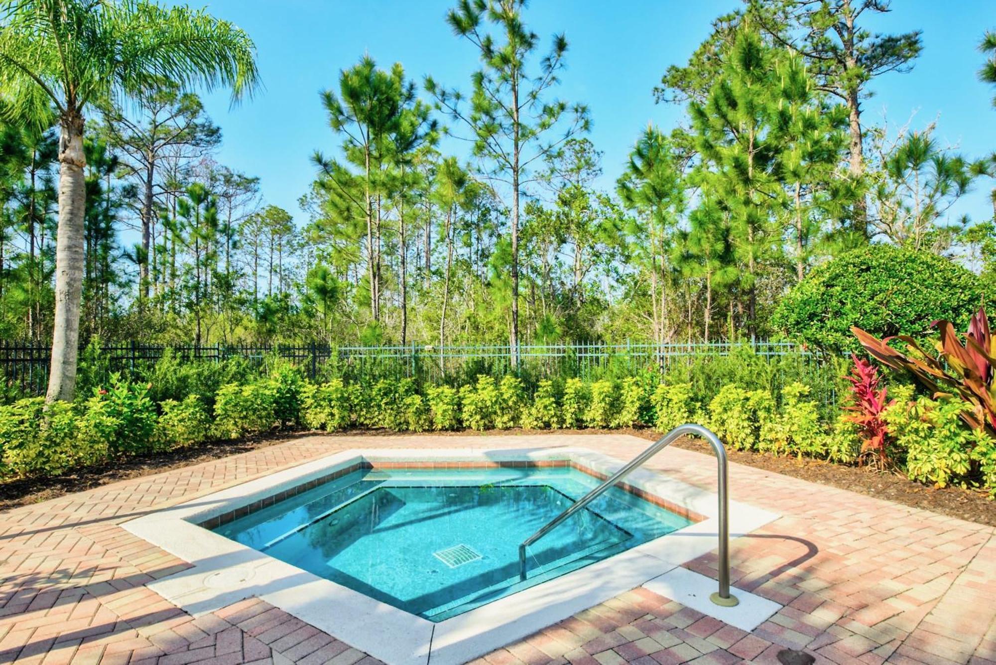 2br Queen Bed - Hot Tub Pool - Near Holiday home