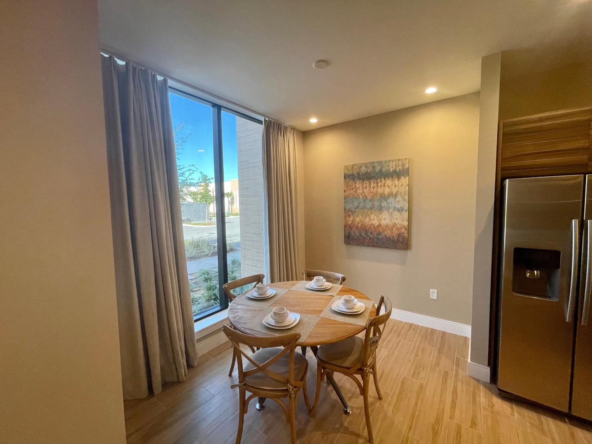 Home In Orlando 7 Min From Disney Parks - 4 Bedrooms With En-Suite Bathrooms! *