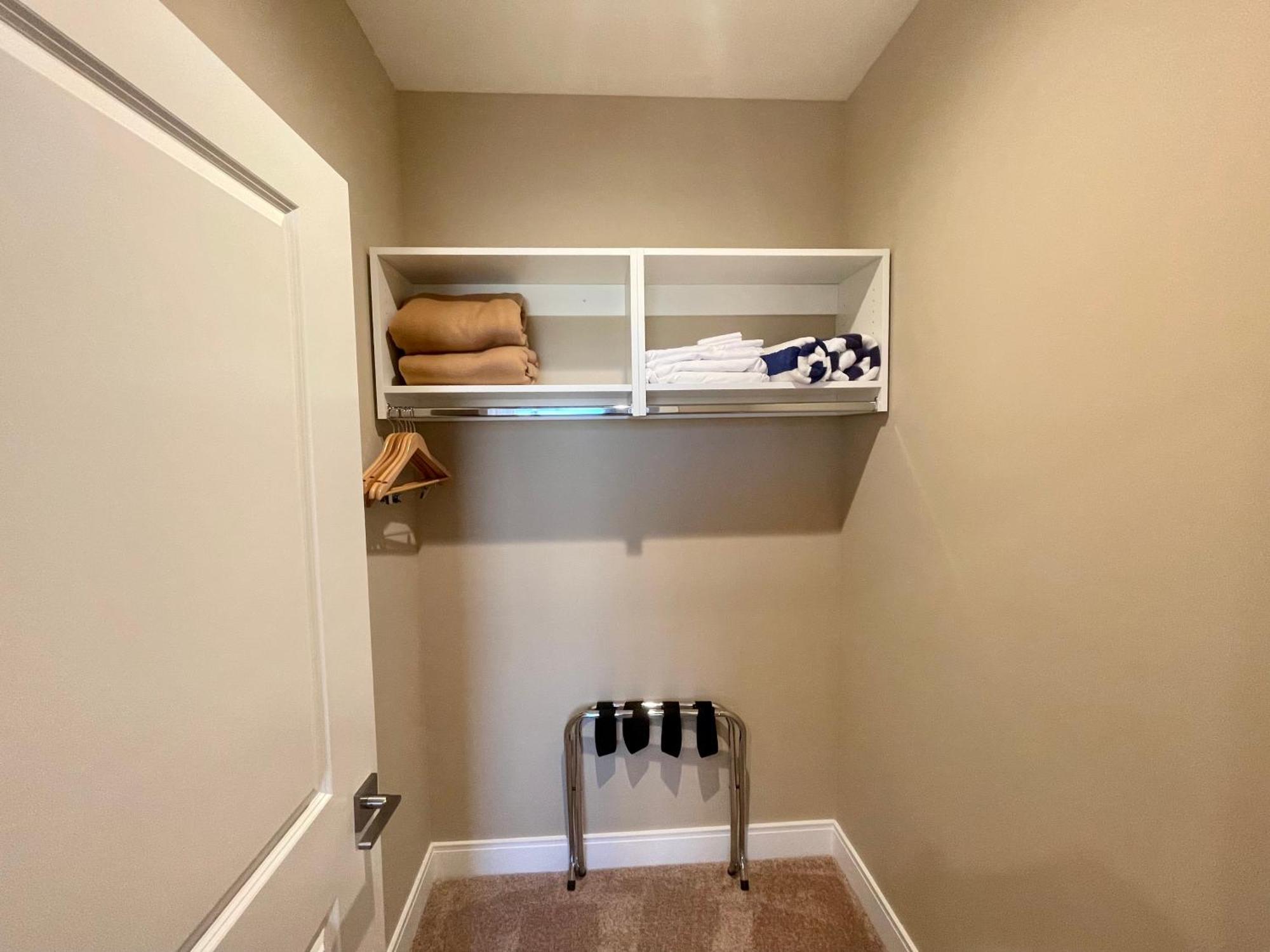 Home In Orlando 7 Min From Disney Parks - 4 Bedrooms With En-Suite Bathrooms! Holiday home Orlando