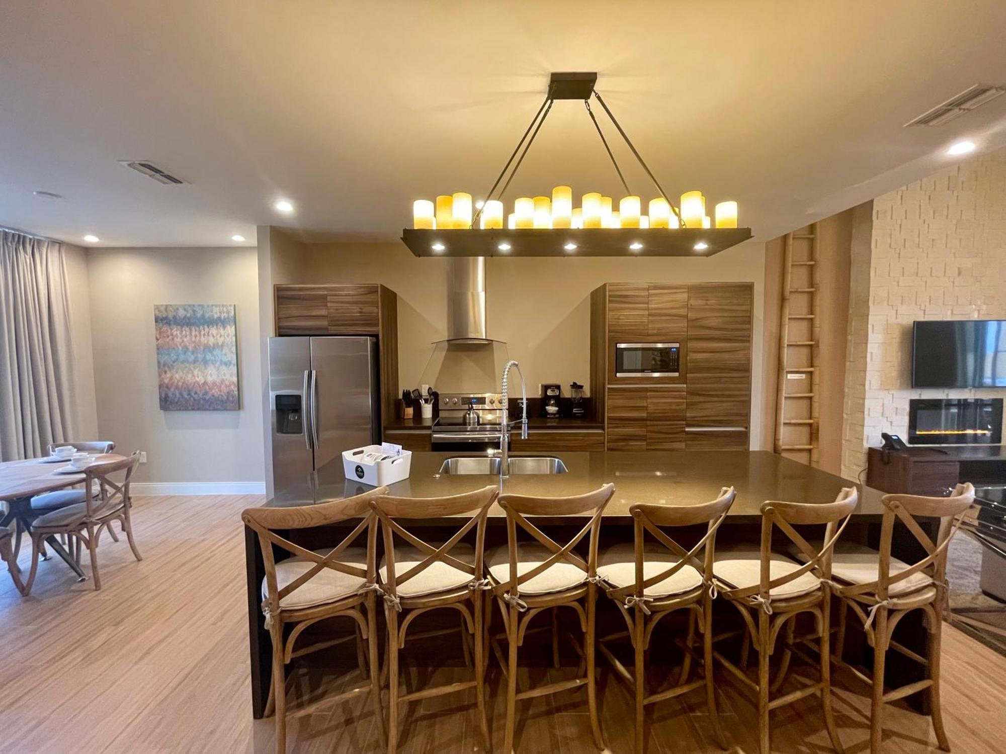 Home In Orlando 7 Min From Disney Parks - 4 Bedrooms With En-Suite Bathrooms! Orlando