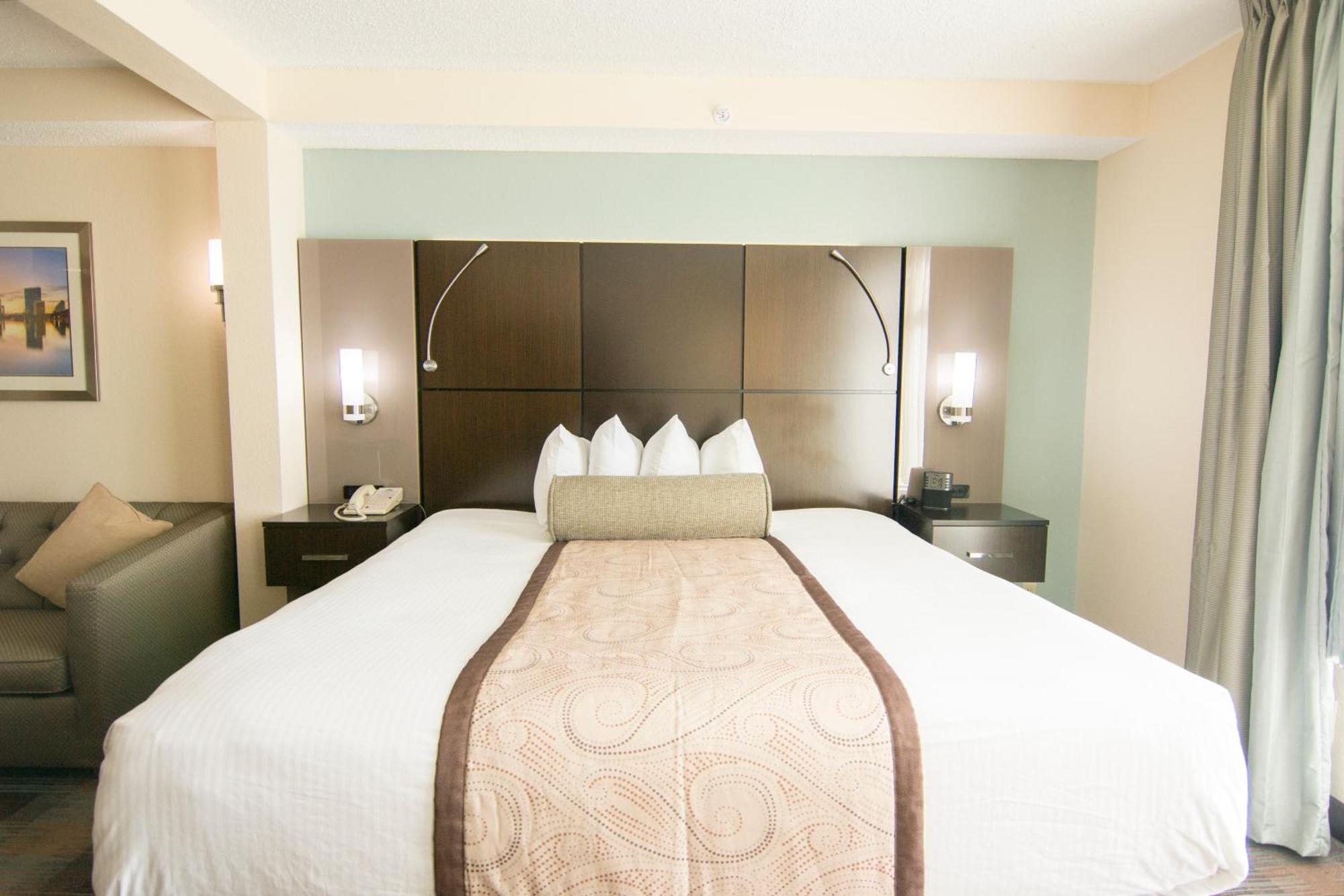 Wingate By Wyndham - International Airport- Free Hot Breakfast Hotel