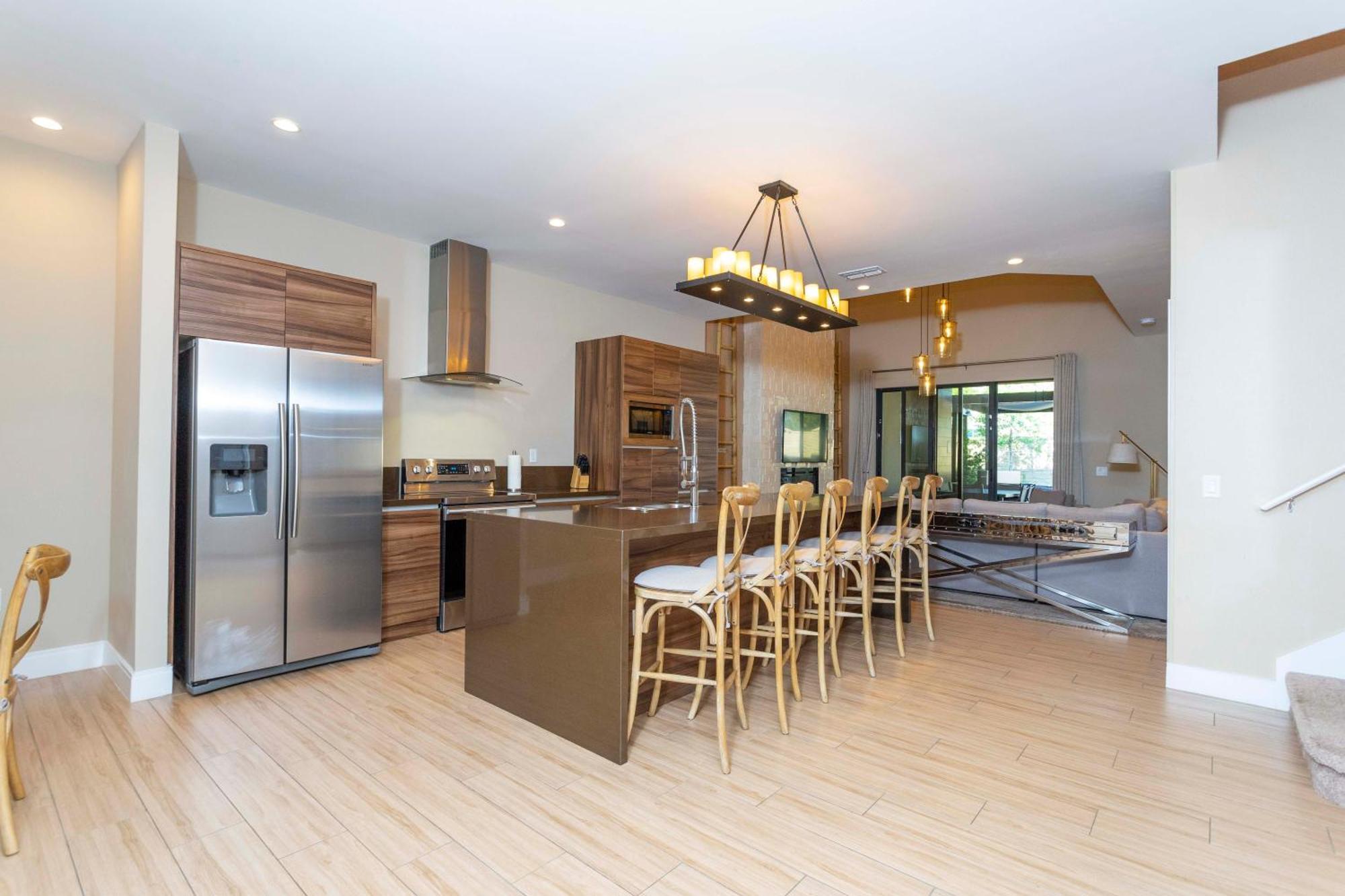 Modern And Luxury 4 Near 7521
