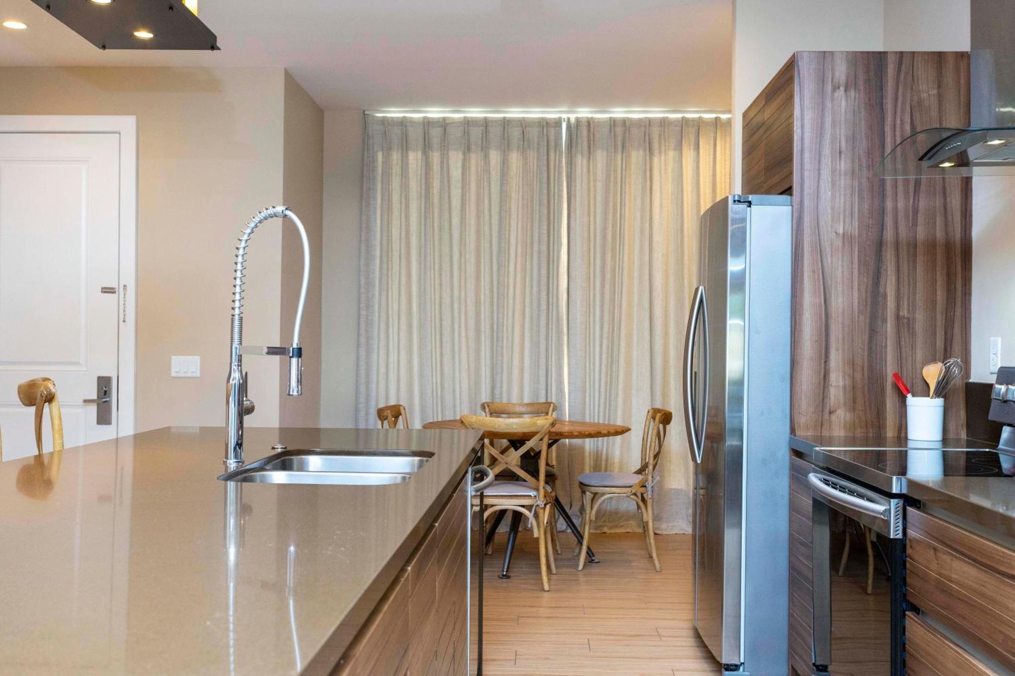 Modern And Luxury 4 Near 7521