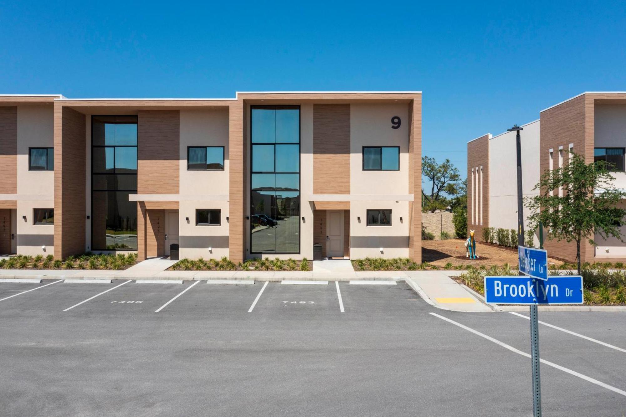 Modern And Luxury 4 Near 7521
