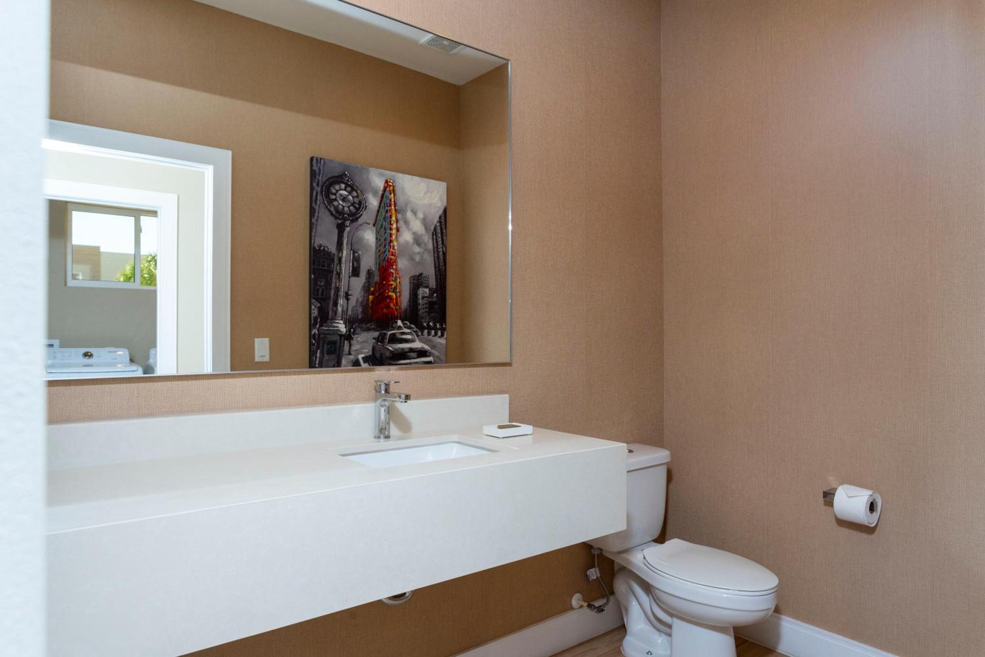 Modern And Luxury 4 Near 7521