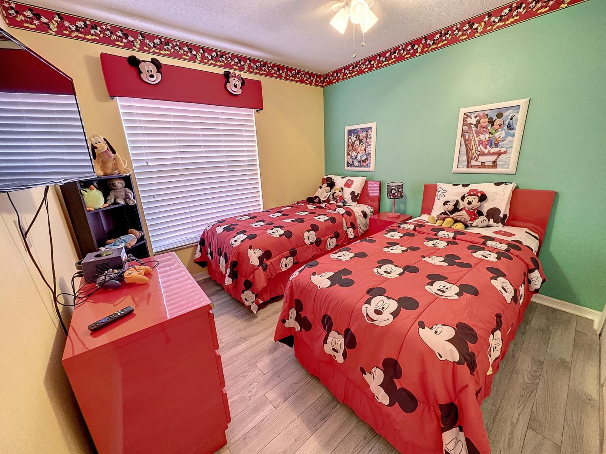 Upgraded Game , Pool Spa, Universal , Close By