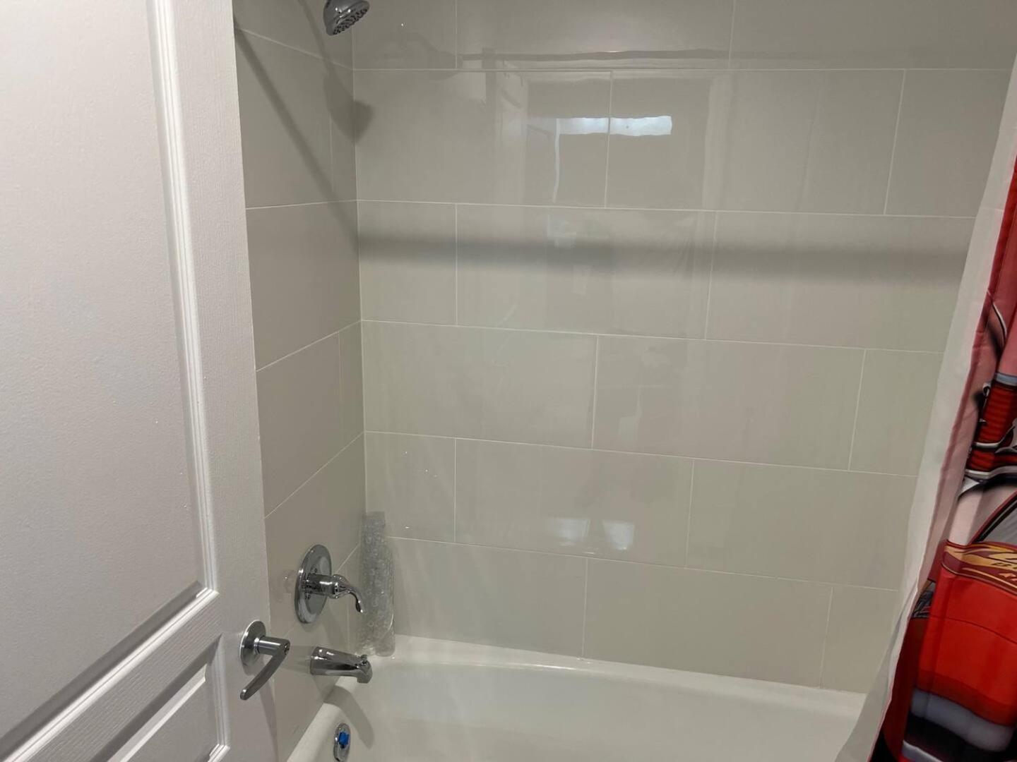 Free Shuttle 3 Queen Beds *