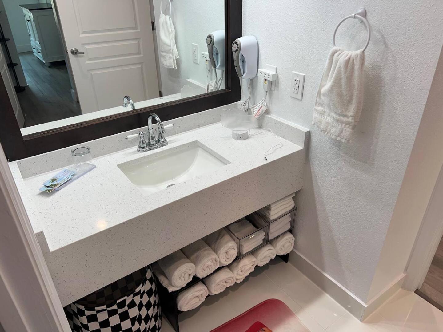Free Shuttle 3 Queen Beds