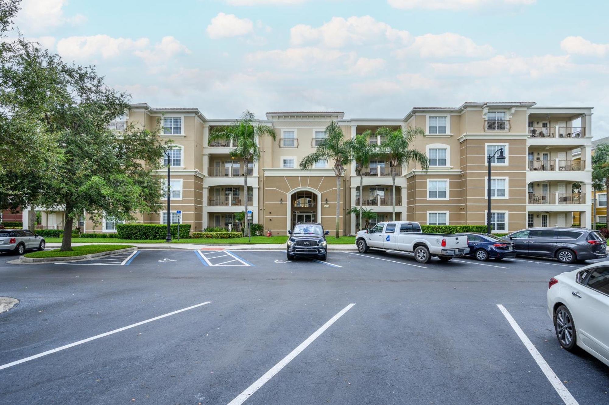Beautiful View Condo, Vista Cay-1004 Apartment *