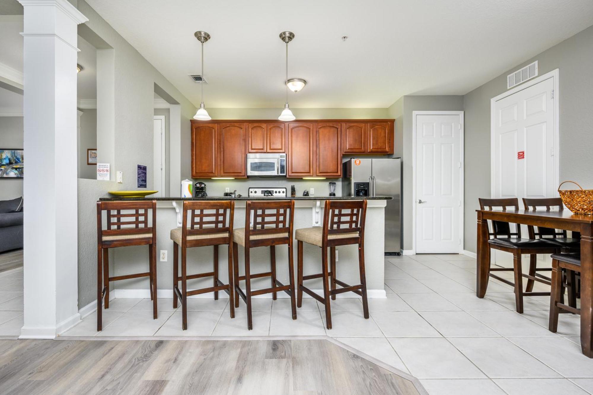Beautiful View Condo, Vista Cay-1004